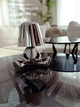 Маленькая серебряная мужская настольная лампа, прикроватные украшения для спальни, простая атмосфера оформления гостиной, ночник высокого класса