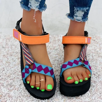 2023 Новые летние женские босоножки на платформе с негерметичным носком, уличные Простые разноцветные сандалии на танкетке, Женские сандалии